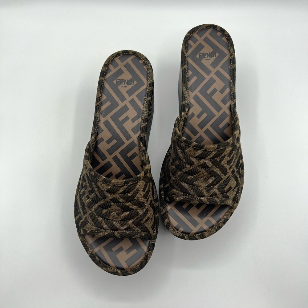 🌺 FENDI Brown and Black Platform Sandals - Picture 3 of 9
